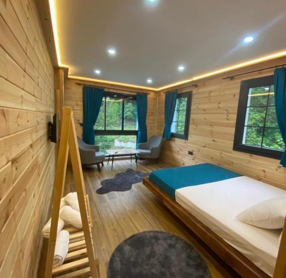 Quarto Estandar, Ni̇ka