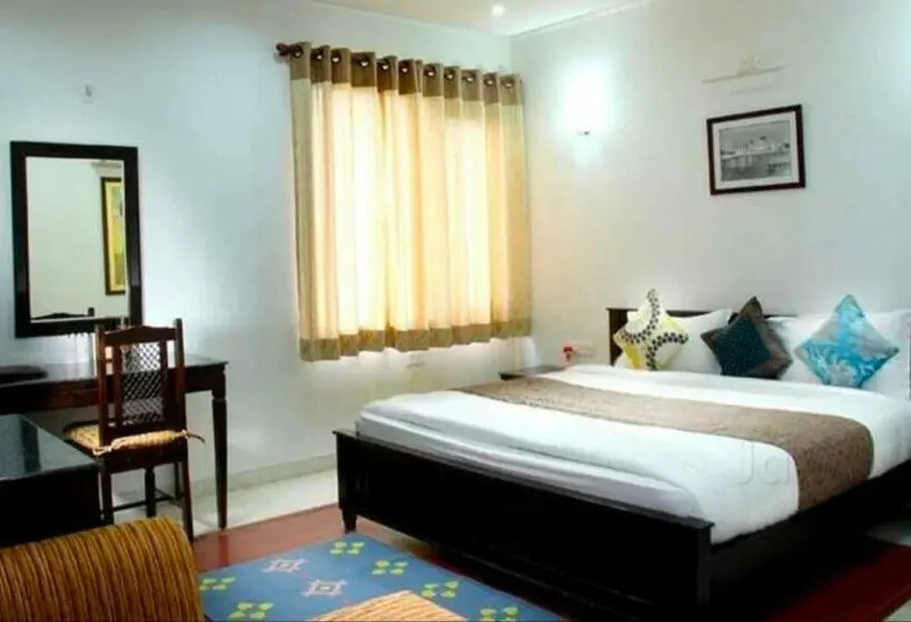 اتاق کلاسیک سه تخته, Oyo Flagship 81366 Taj Wonder Inn