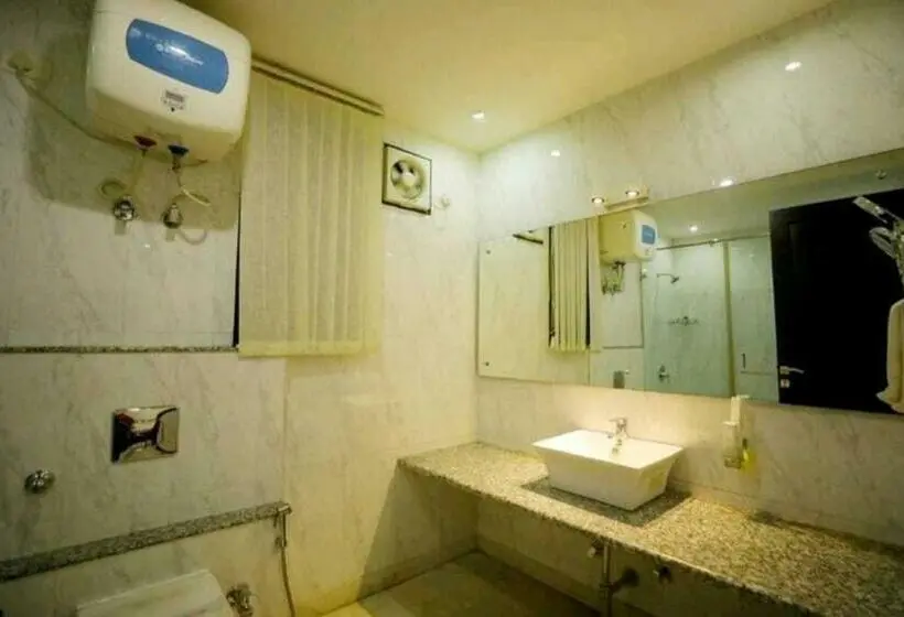 اتاق کلاسیک سه تخته, Oyo Flagship 81366 Taj Wonder Inn