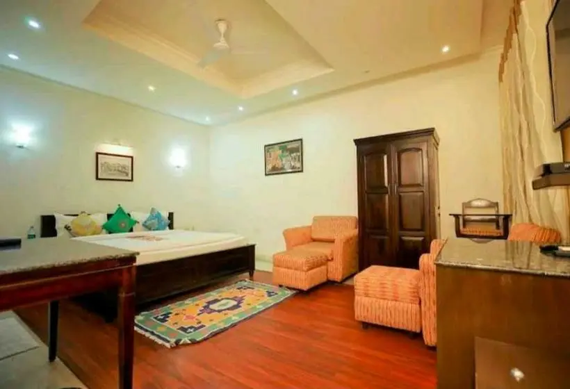اتاق کلاسیک سه تخته, Oyo Flagship 81366 Taj Wonder Inn