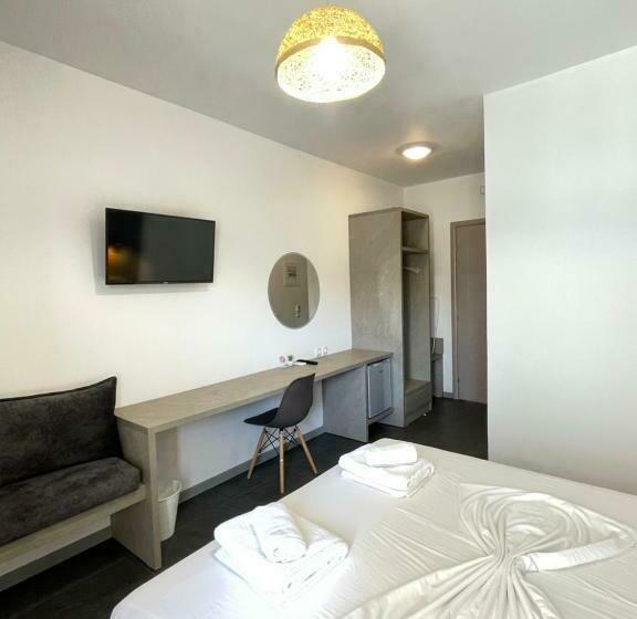 اتاق لوکس, Orchard Retreat