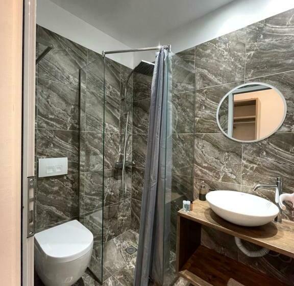 اتاق لوکس, Orchard Retreat