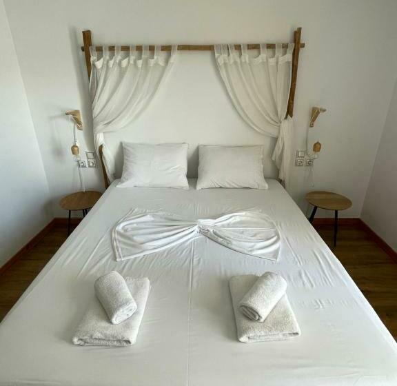 اتاق لوکس, Orchard Retreat