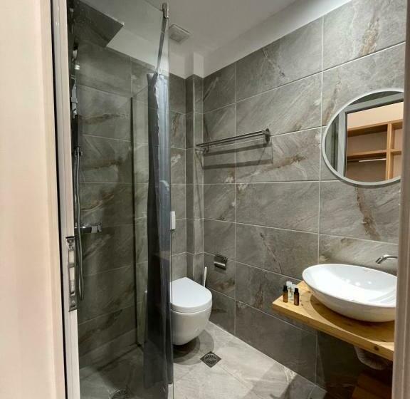 اتاق لوکس, Orchard Retreat