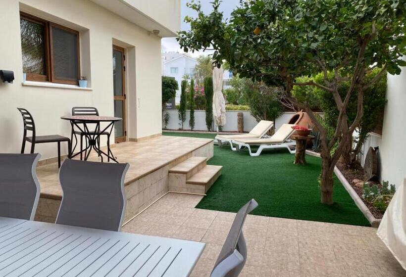 דירת שני חדרים, Penelope Guest House