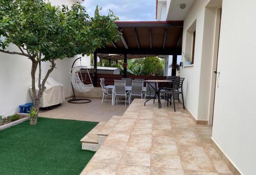 דירת שני חדרים, Penelope Guest House