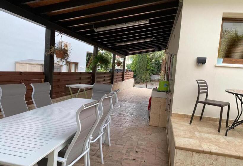 דירת שני חדרים, Penelope Guest House