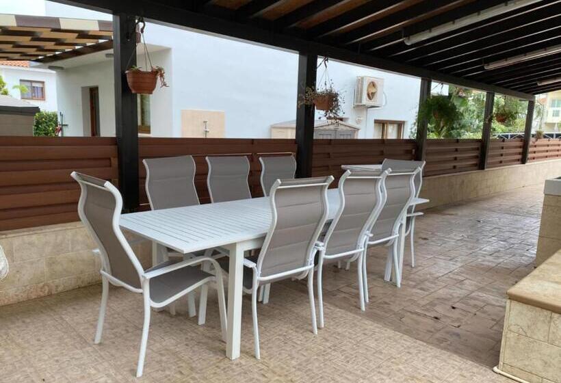 דירת שני חדרים, Penelope Guest House