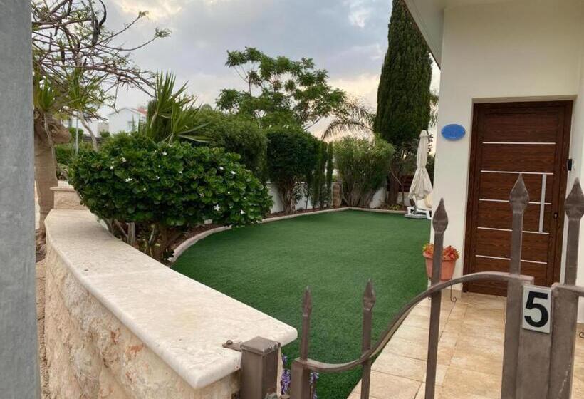 דירת שני חדרים, Penelope Guest House