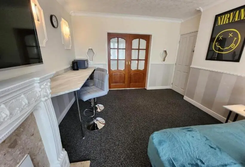Standard-huone Jaettu Kylpyhuone, Sheldon Shared House