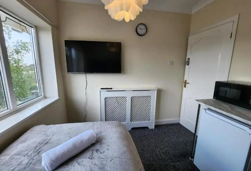 Standard Yhden Hengen Huone, Sheldon Shared House