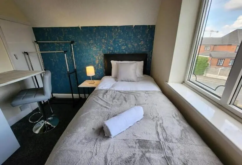 Standard Yhden Hengen Huone, Sheldon Shared House