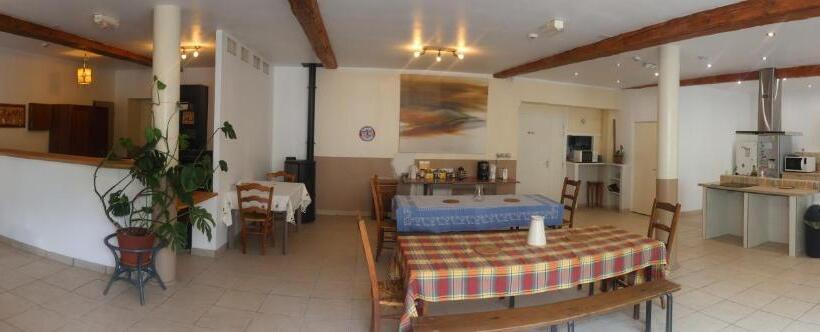 3间卧室的房子, Solfé Backpacker