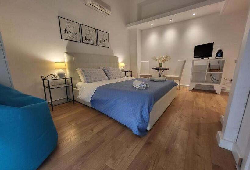 اتاق لوکس با تخت بزرگ, Living Cagliari Marina