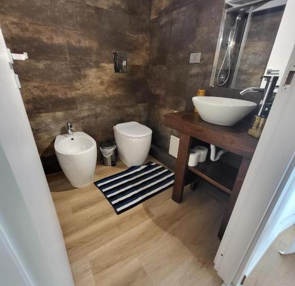 اتاق لوکس با تخت بزرگ, Living Cagliari Marina