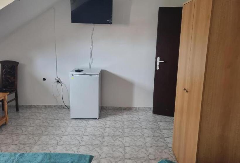 スタンダードトリプルルーム, къща за гости пиргос