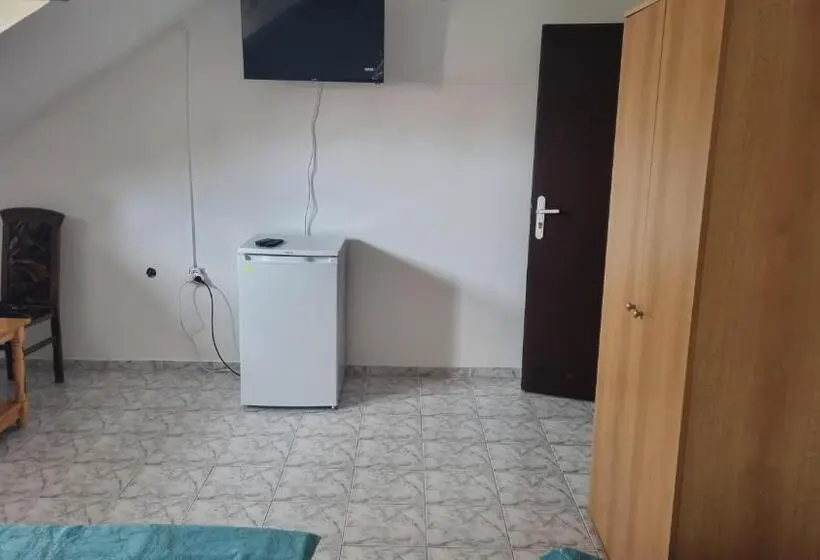 اتاق استاندارد سه نفره, къща за гости пиргос