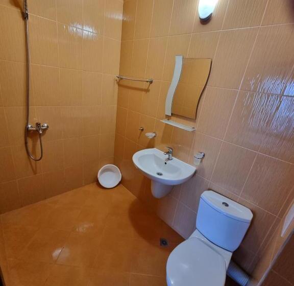 Triple Room Sea View, стаи за гости мистрал