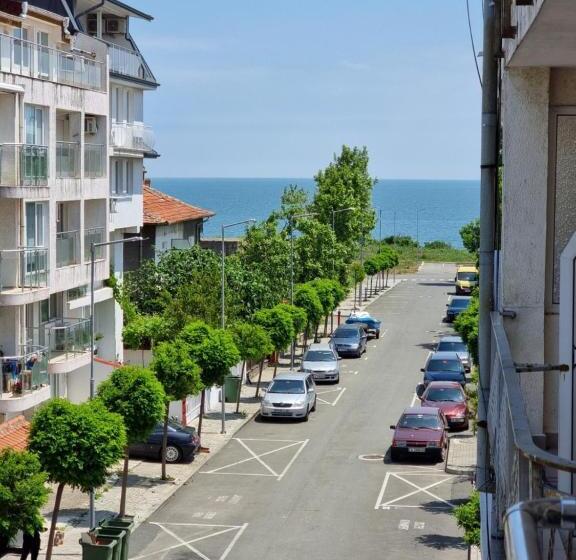 Triple Room Sea View, стаи за гости мистрал