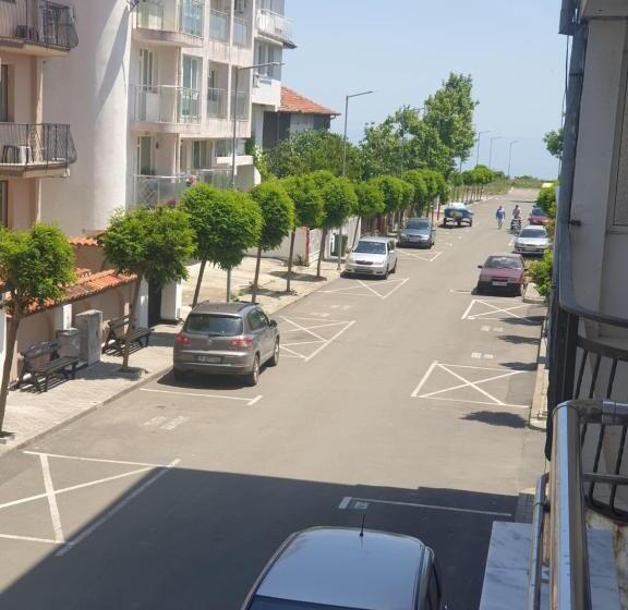 Triple Room Sea View, стаи за гости мистрал