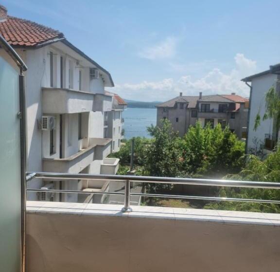 اتاق اساندارد با چشمانداز جانبی به دریا, стаи за гости мистрал