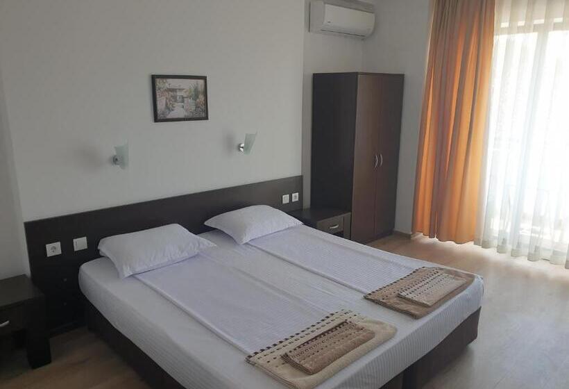 اتاق استاندارد با بالکن, стаи за гости мистрал