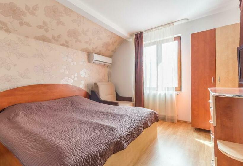 חדר סטנדרט לשלושה, Pensiunea Laura