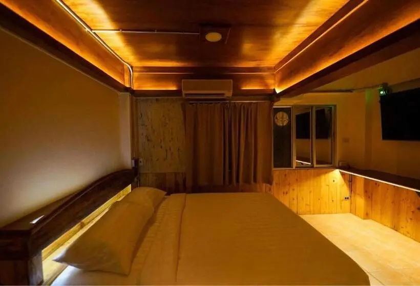 バルコニー付きデラックスルーム, Vintage54 Hotel Ayutthaya