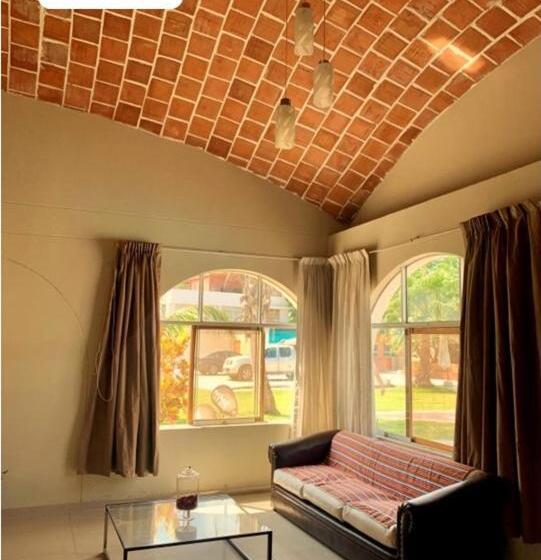 بنجلو عائلى, Cocos Inn