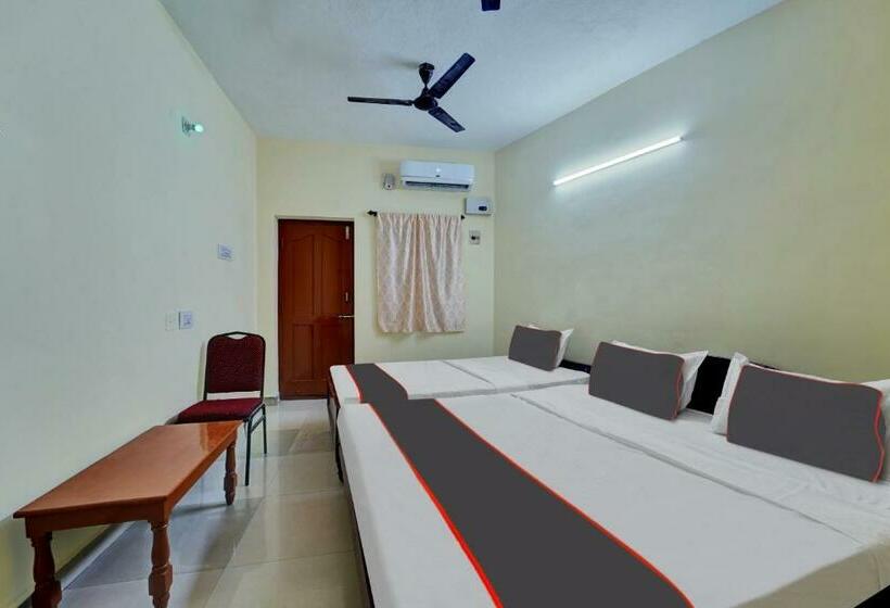 חדר קלאסי לשלושה, Collection O Jagadha Residency