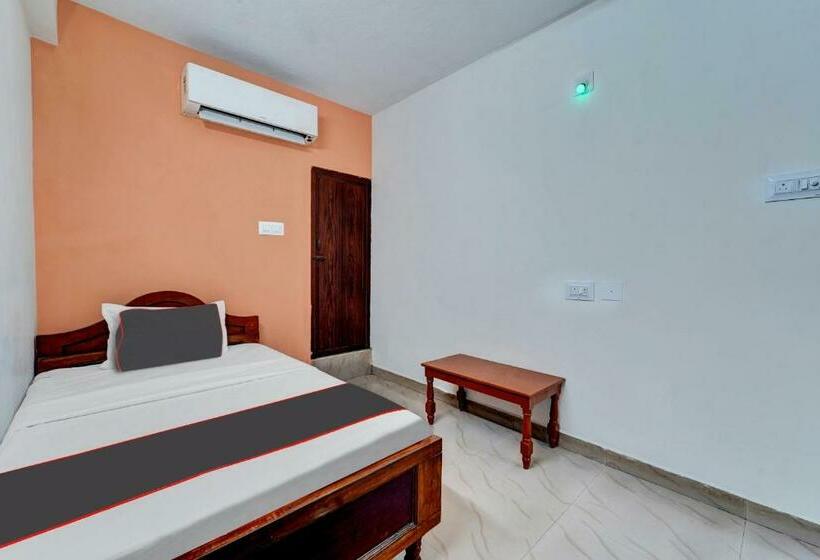 חדר קלאסי לשלושה, Collection O Jagadha Residency