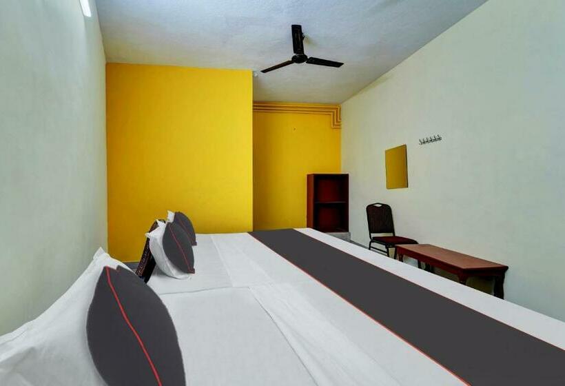 חדר קלאסי לשלושה, Collection O Jagadha Residency