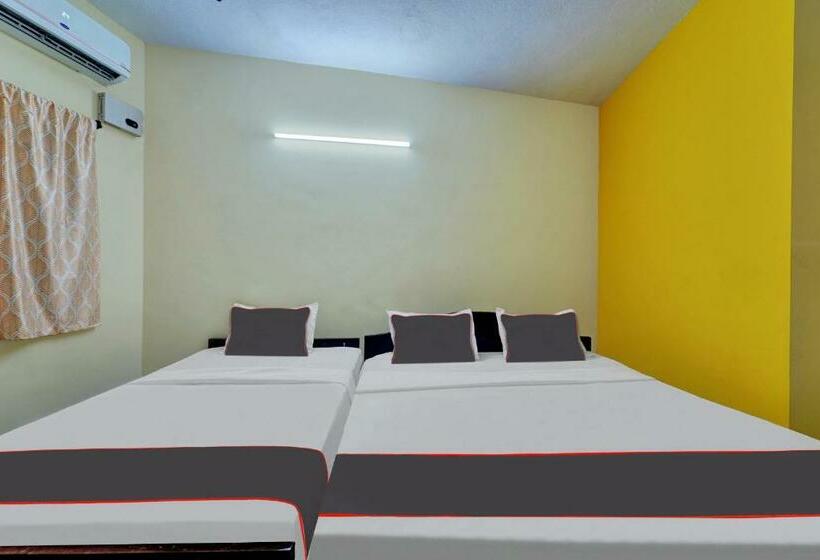 חדר קלאסי לשלושה, Collection O Jagadha Residency