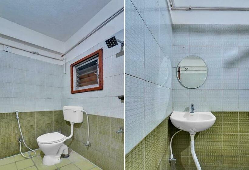 חדר קלאסי לשלושה, Collection O Jagadha Residency