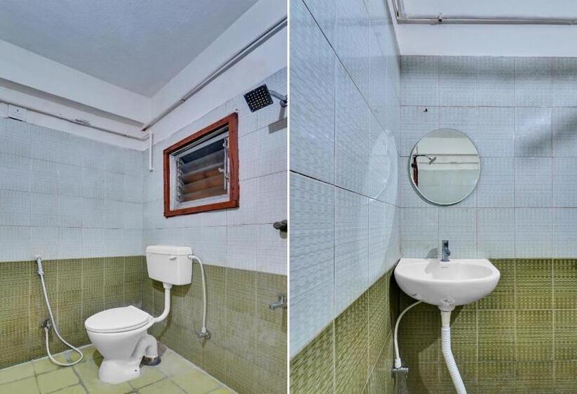 חדר קלאסי לשלושה, Collection O Jagadha Residency