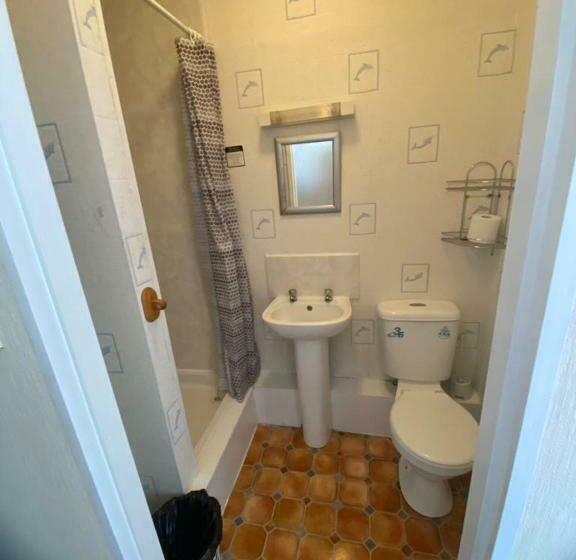 חדר סטנדרט יחיד, Crosby