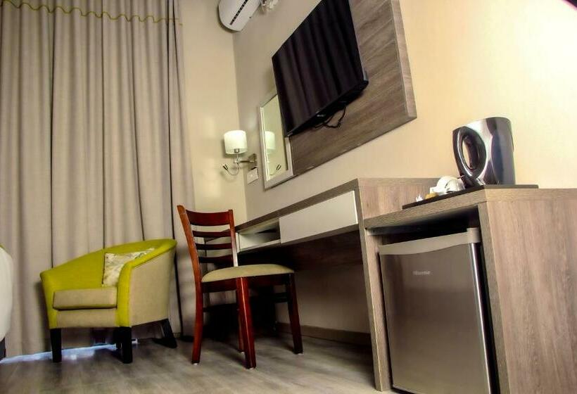 اتاق استاندارد, Two Rivers