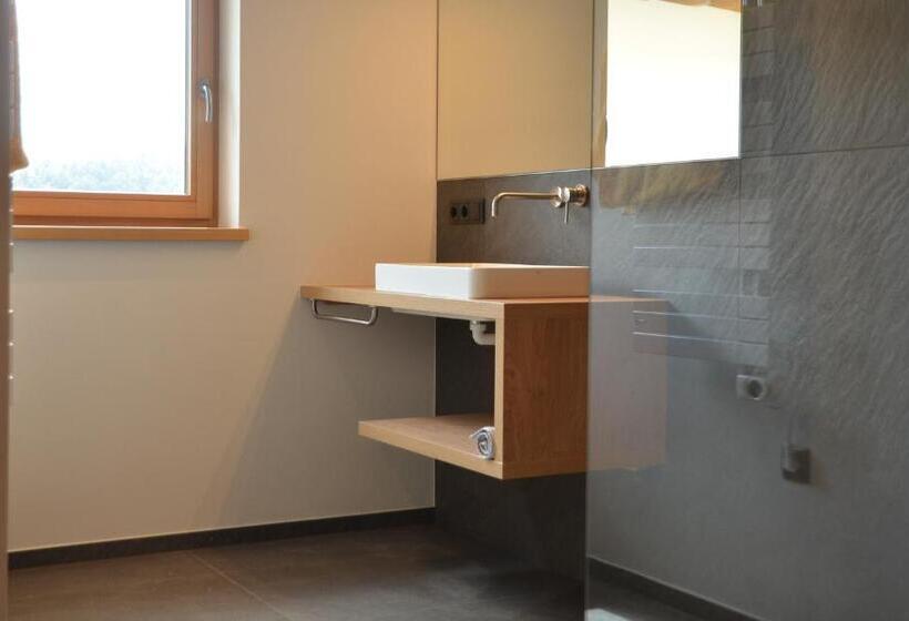 آپارتمان 1 خوابه با تراس, Kastelart Karbon