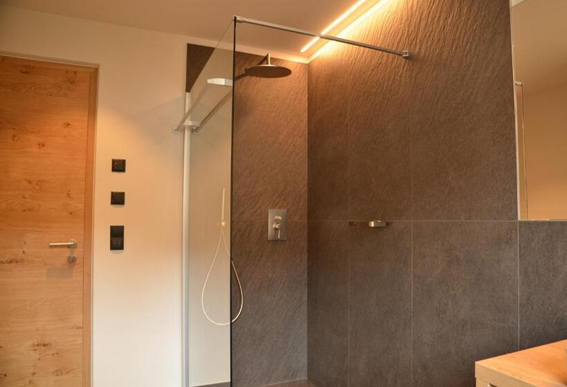 آپارتمان 1 خوابه, Kastelart Karbon