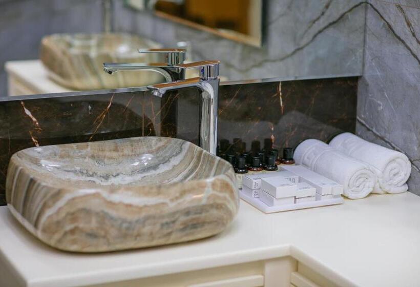 اتاق استاندارد با چشم‌انداز دریاچه, Nohur Hotel Gabala