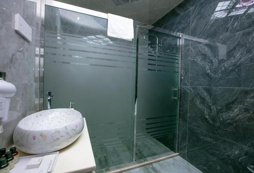 سوییت جونیور با بالکن, Nohur Hotel Gabala