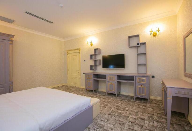 اتاق خانوادگی با چشم‌انداز باغ, Nohur Hotel Gabala