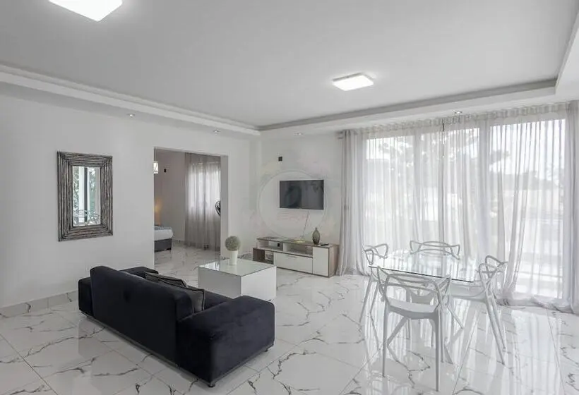 استودیوی لوکس, O Beach Boutique Studios