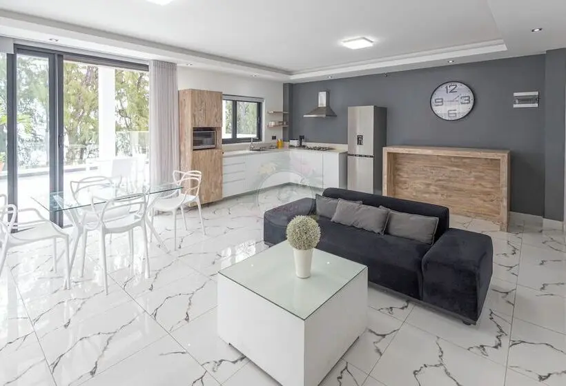 استودیوی لوکس, O Beach Boutique Studios