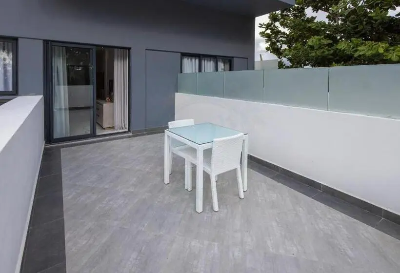استودیو استاندارد با بالکن, O Beach Boutique Studios