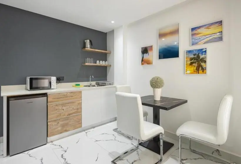 اتاق استاندارد سه تخته با سرویس بهداشتی مشترک, O Beach Boutique Studios