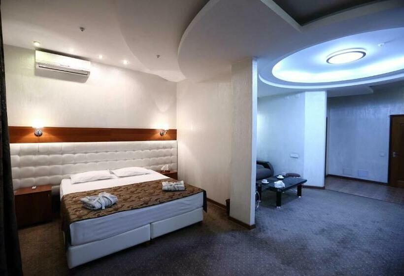 اتاق لوکس, Football Land