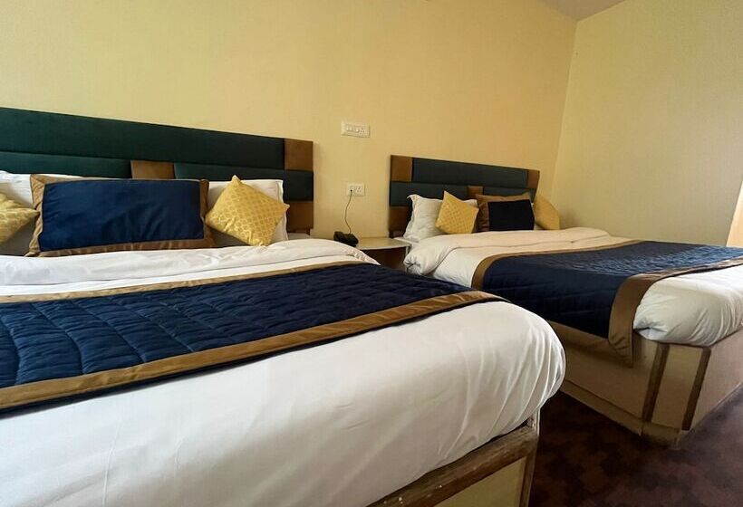 패밀리 스위트, The Ashoka Inn 300mts Walkable From Mall Road