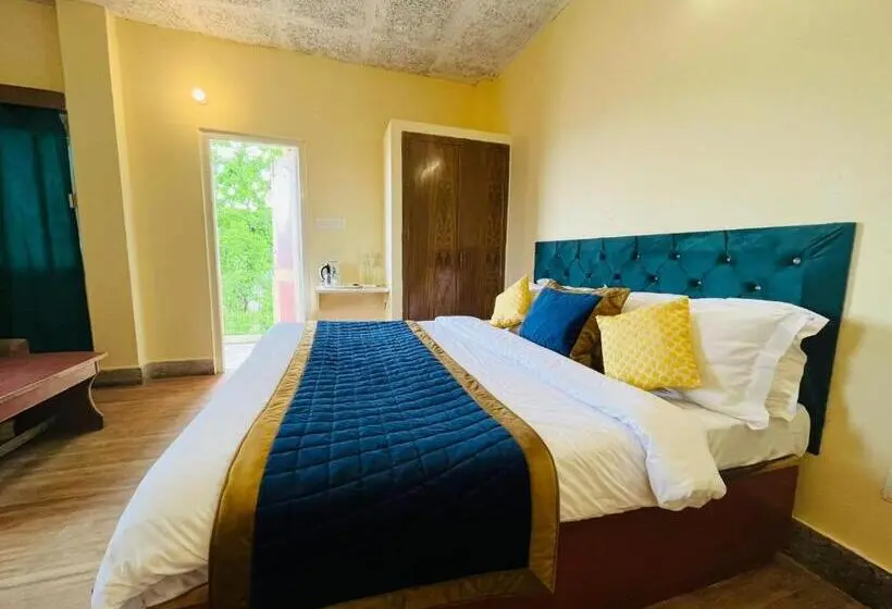 バルコニー付きデラックスルーム, The Ashoka Inn 300mts Walkable From Mall Road