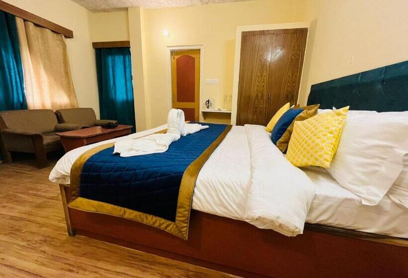 Номер Deluxe с Балконом, The Ashoka Inn 300mts Walkable From Mall Road